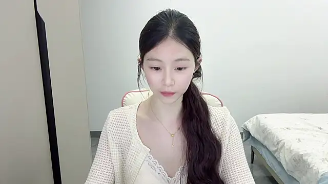 Snapshot of DYyyyyy-- chatting on 02/08/26, 12:08 DYyyyyy-- online show from 02/08/26, 12:08