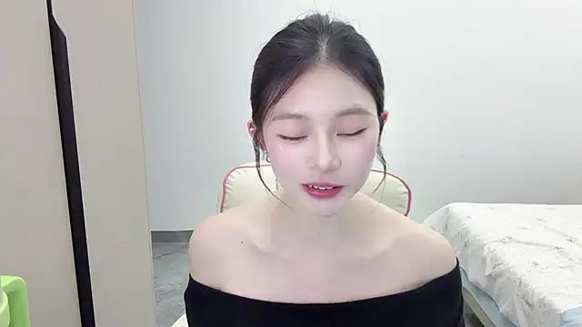 DYyyyyy-- online show from 03/18/26, 12:08