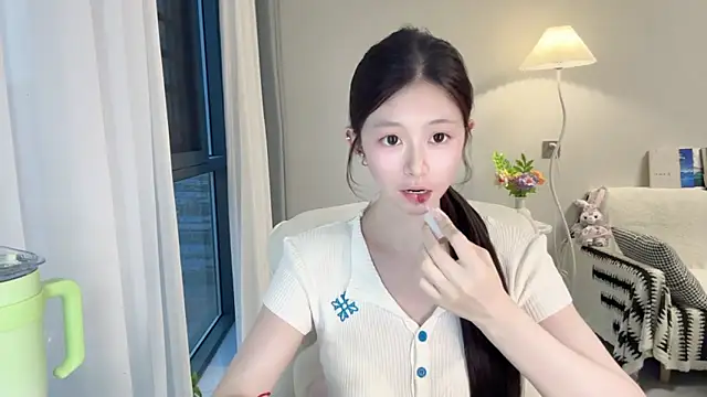 Snapshot of DYyyyyy-- chatting on 06/07/26, 11:25 DYyyyyy-- online show from 06/07/26, 11:25