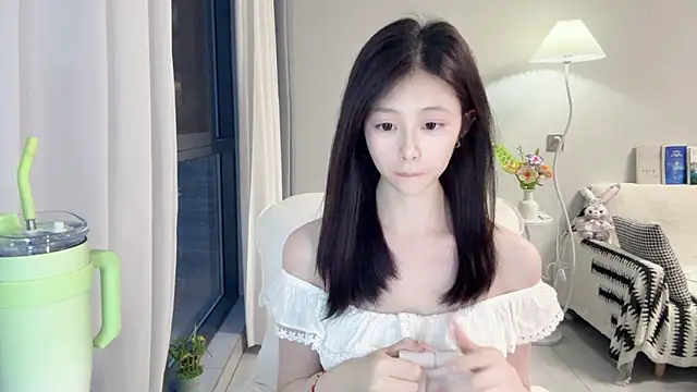 Snapshot of DYyyyyy-- chatting on 06/20/26, 11:35 DYyyyyy-- online show from 06/20/26, 11:35