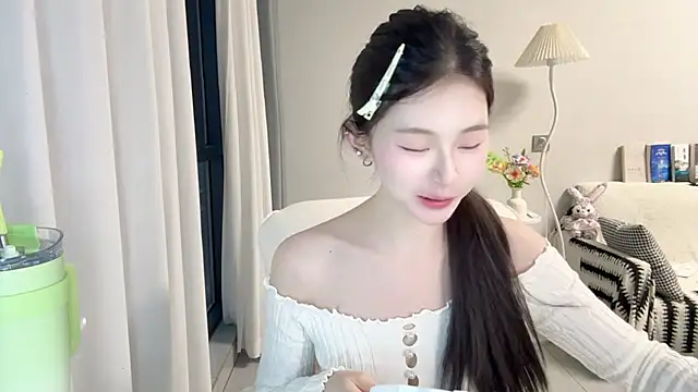 Snapshot of DYyyyyy-- chatting on 06/23/26, 11:08 DYyyyyy-- online show from 06/23/26, 11:08