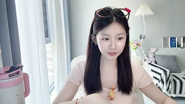 Snapshot of DYyyyyy-- chatting on 07/17/26, 06:31 DYyyyyy-- online show from 07/17/26, 06:31