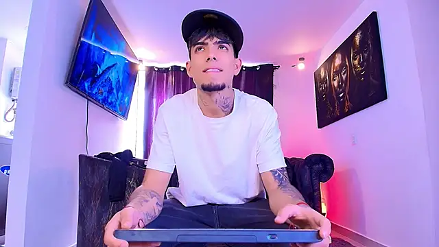 miguel aguirre  online show from 02/02/26, 02:49