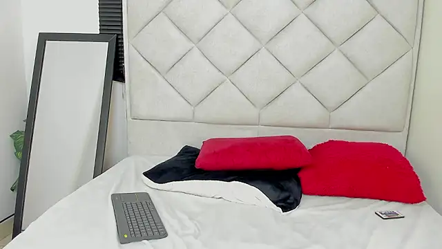 Snapshot of Layla_Charlotte chatting on 02/03/26, 02:53 Layla Charlotte online show from 02/03/26, 02:53