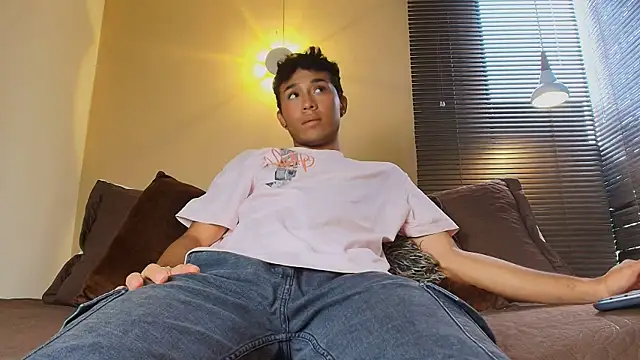 Snapshot of Damon_Salvarote_S chatting on 02/13/26, 07:54 Damon Salvarote S online show from 02/13/26, 07:54