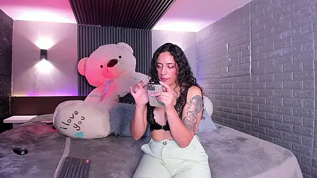 Snapshot of Magic_ivone chatting on 02/18/26, 11:50 Magic ivone online show from 02/18/26, 11:50