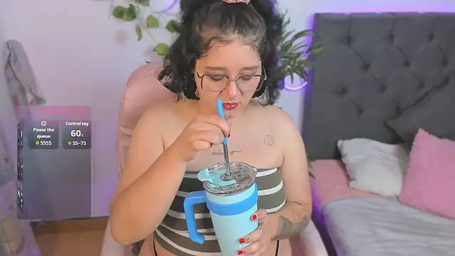 Snapshot of Sylvara_bx chatting on 02/26/26, 12:48 Sylvara bx online show from 02/26/26, 12:48