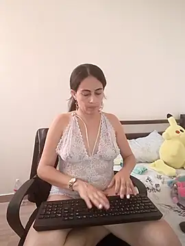 Snapshot of Meryjem chatting on 02/12/26, 06:14 Meryjem online show from 02/12/26, 06:14