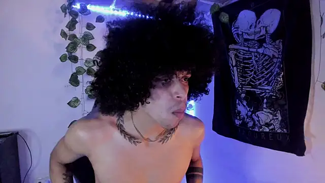 Snapshot of Aaron_Hopper chatting on 02/16/26, 01:18 Aaron Hopper online show from 02/16/26, 01:18