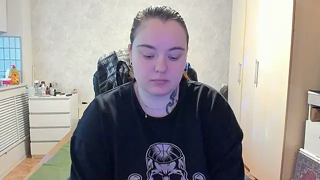 Snapshot of katya_idinax chatting on 02/04/26, 10:21 katya idinax online show from 02/04/26, 10:21