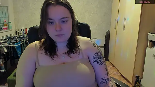 Snapshot of katya_idinax chatting on 02/16/26, 04:58 katya idinax online show from 02/16/26, 04:58