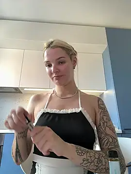 Snapshot of SinLuna_ chatting on 06/19/26, 02:10 SinLuna online show from 06/19/26, 02:10