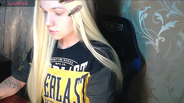 Snapshot of Shiny_Victoria chatting on 02/18/26, 10:44 Shiny Victoria online show from 02/18/26, 10:44