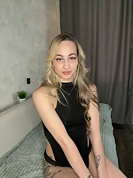 Snapshot of SarahAmour_ chatting on 02/25/26, 09:08 SarahAmour online show from 02/25/26, 09:08