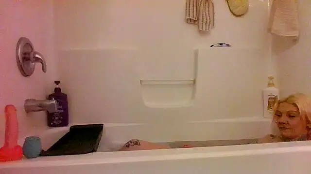 Snapshot of CrystalMaria8 chatting on 02/25/26, 12:48 CrystalMaria8 online show from 02/25/26, 12:48