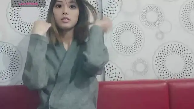 erinaka123 online show from 04/04/26, 02:25