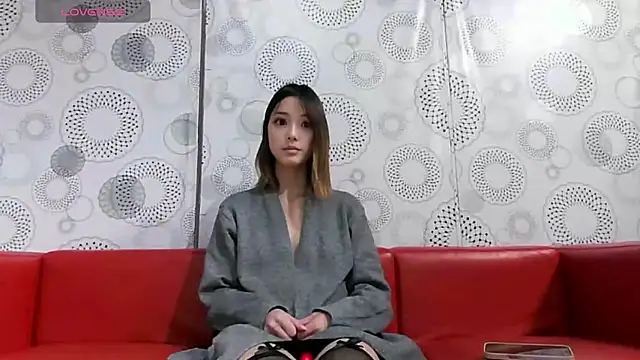 erinaka123 online show from 04/05/26, 01:52