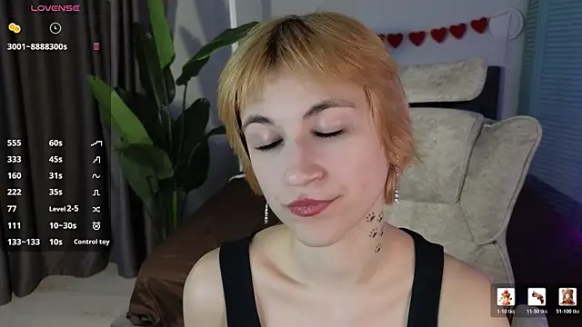 AutumnWhisper online show from 04/15/26, 04:03