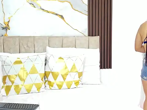 Snapshot of Atenis_thompson chatting on 02/17/26, 06:03 Atenis thompson online show from 02/17/26, 06:03