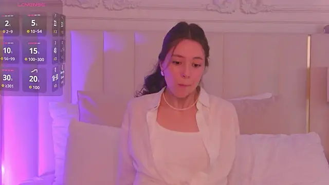 AlisseMoore online show from 04/07/26, 06:47