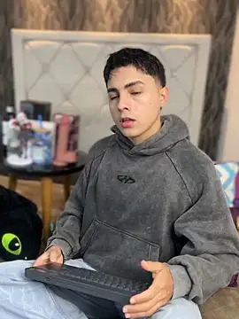 Samu Hott online show from 03/09/26, 08:13