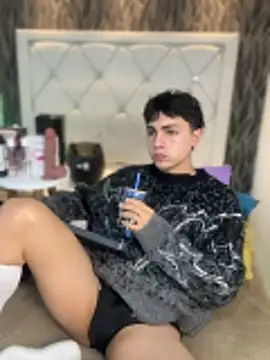 Samu Hott online show from 04/07/26, 08:20