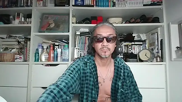 Snapshot of MtaS1 chatting on 04/18/26, 03:16 MtaS1 online show from 04/18/26, 03:16