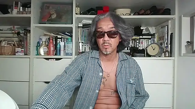 Snapshot of MtaS1 chatting on 05/23/26, 03:49 MtaS1 online show from 05/23/26, 03:49