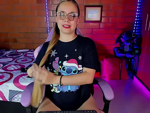 Snapshot of cristalprincess_ chatting on 02/23/26, 10:18 cristalprincess online show from 02/23/26, 10:18