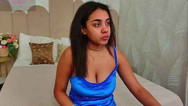 Luna Cortier online show from 04/04/26, 05:06