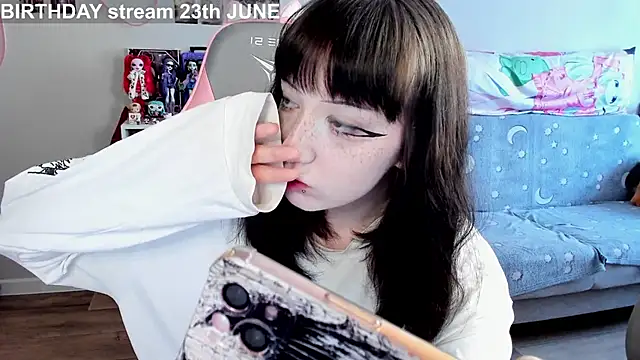 MollysLand online show from 06/17/26, 09:01
