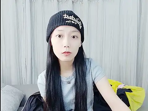 Snapshot of HUIZI8 chatting on 02/02/26, 12:48 HUIZI8 online show from 02/02/26, 12:48