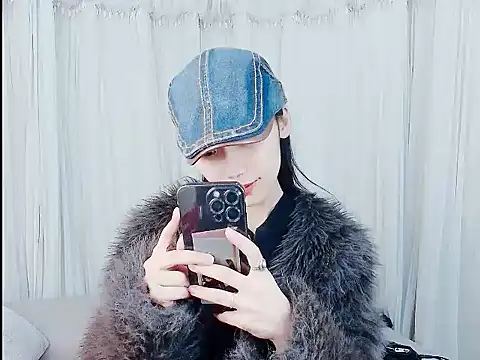 Snapshot of HUIZI8 chatting on 02/04/26, 12:44 HUIZI8 online show from 02/04/26, 12:44