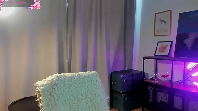 Snapshot of SimonaKaroly chatting on 02/07/26, 08:29 SimonaKaroly online show from 02/07/26, 08:29