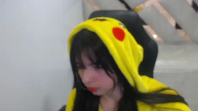 Snapshot of elizabeth_t_ chatting on 02/21/26, 03:07 elizabeth t online show from 02/21/26, 03:07