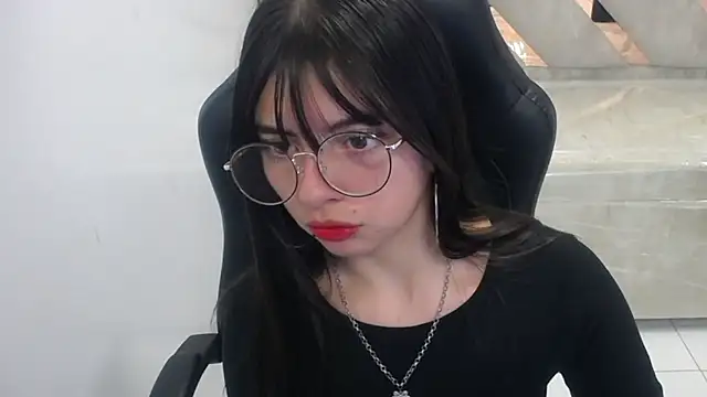 Snapshot of elizabeth_t_ chatting on 02/22/26, 12:36 elizabeth t online show from 02/22/26, 12:36