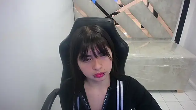 Snapshot of elizabeth_t_ chatting on 02/24/26, 07:56 elizabeth t online show from 02/24/26, 07:56