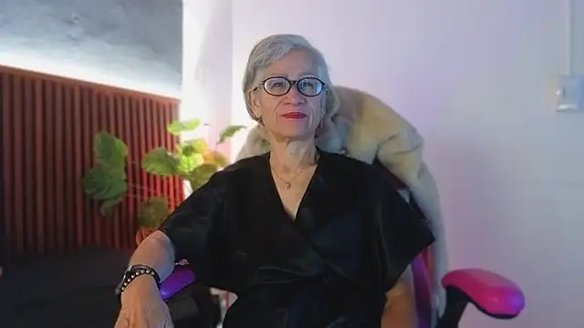 Snapshot of miss_monserrate01 chatting on 02/09/26, 12:53 miss monserrate01 online show from 02/09/26, 12:53