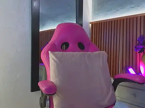 Snapshot of miss_monserrate01 chatting on 02/21/26, 12:50 miss monserrate01 online show from 02/21/26, 12:50