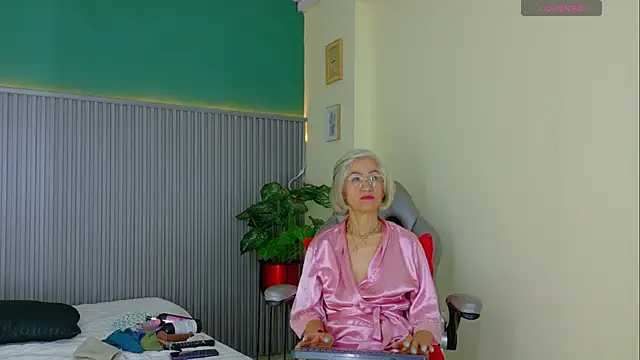 Snapshot of miss_monserrate01 chatting on 06/20/26, 01:25 miss monserrate01 online show from 06/20/26, 01:25