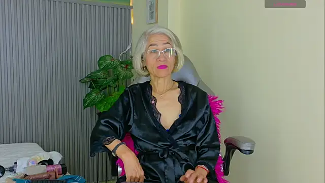 Snapshot of miss_monserrate01 chatting on 06/22/26, 01:52 miss monserrate01 online show from 06/22/26, 01:52