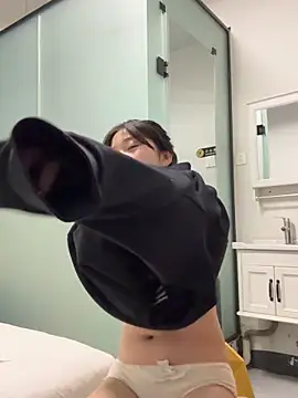 Snapshot of LXR77887 chatting on 02/17/26, 02:02 LXR77887 online show from 02/17/26, 02:02