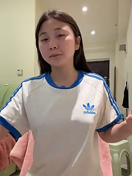 Snapshot of LXR77887 chatting on 03/28/26, 09:42 LXR77887 online show from 03/28/26, 09:42