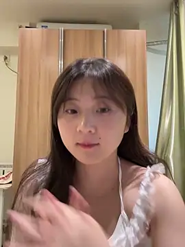 Snapshot of LXR77887 chatting on 04/13/26, 08:20 LXR77887 online show from 04/13/26, 08:20