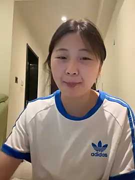 Snapshot of LXR77887 chatting on 04/15/26, 03:35 LXR77887 online show from 04/15/26, 03:35