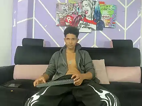 Yoel hot2004 online show from 04/05/26, 07:44