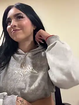 Sara Fernandez  online show from 03/20/26, 02:22