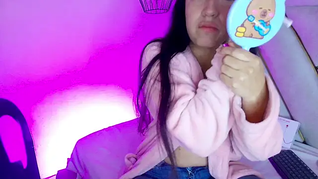 Snapshot of Dahiana_Dmour_ chatting on 02/17/26, 12:23 Dahiana Dmour online show from 02/17/26, 12:23