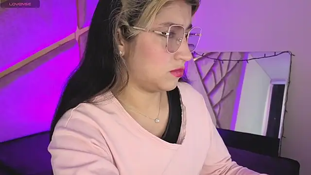 Snapshot of Dahiana_Dmour_ chatting on 02/23/26, 12:46 Dahiana Dmour online show from 02/23/26, 12:46