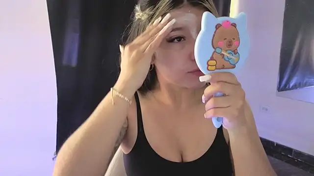 Dahiana Dmour  online show from 03/24/26, 12:32